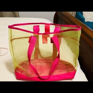 Large mesh & plastic shoulder bag perfect for a beach time 🏖